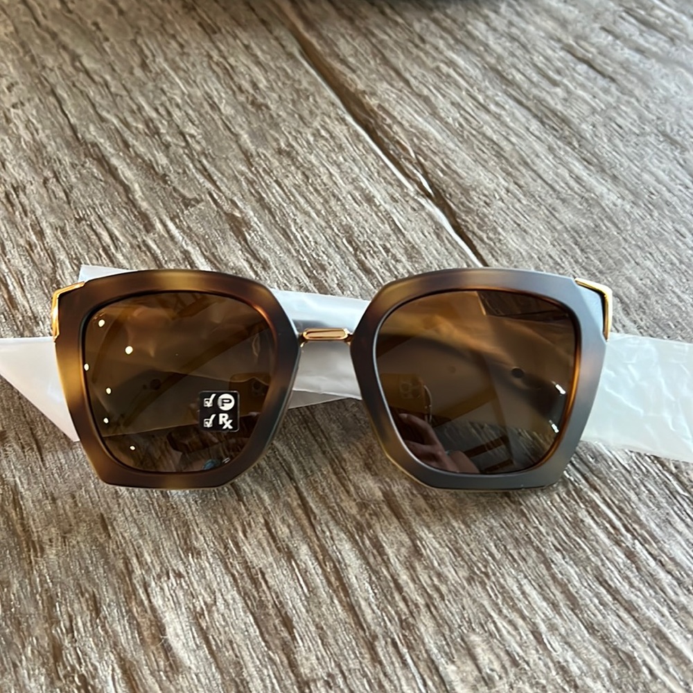 Oakley Women's Side Swept Cat-Eye Sunglasses, Polarized
